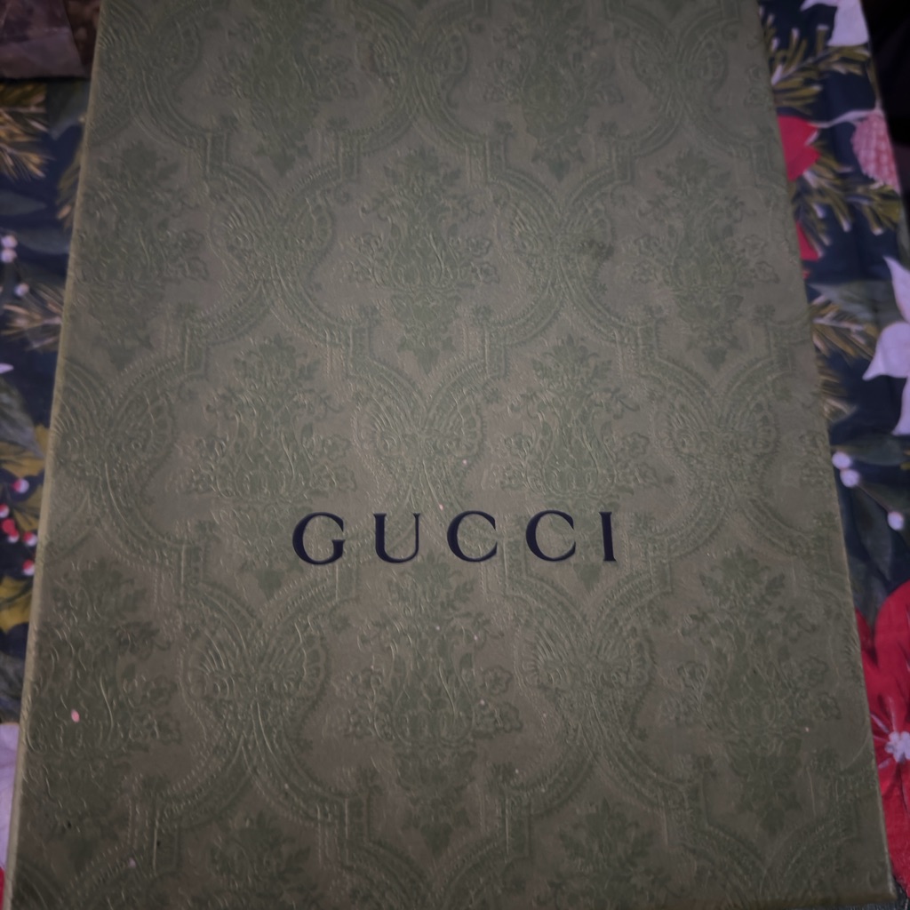 Women’s Gucci Sneaker Size 9, Like New